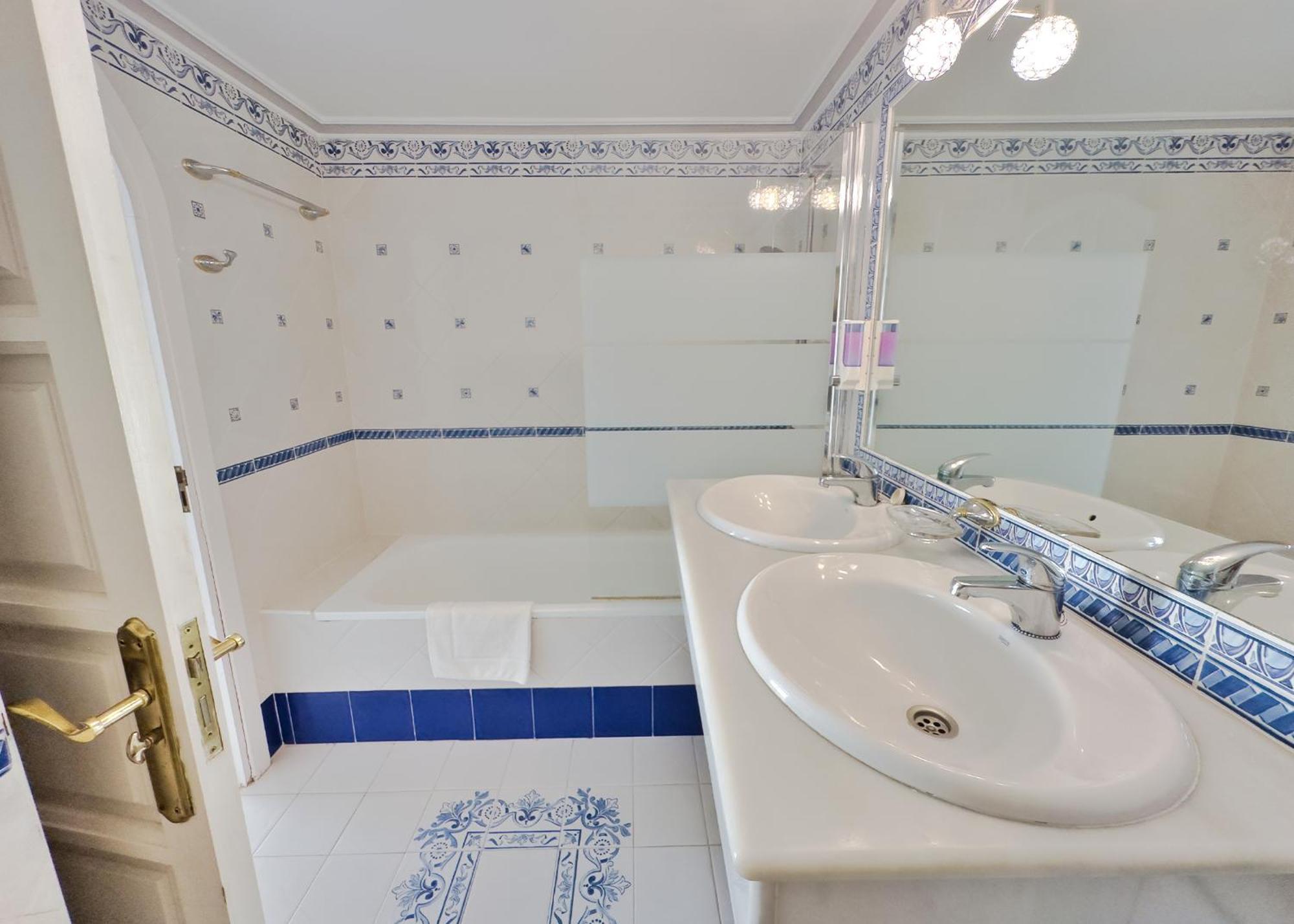 Skol 508 West Facing Duplex Apartment With Amazing Sea Views 마르베야 외부 사진